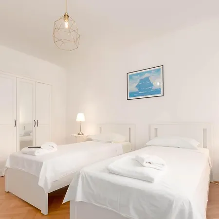 Апартаменти Tana Пула